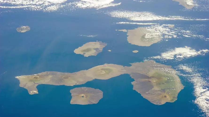 2048px iss 38 galapagos islands